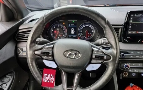 Hyundai Veloster II, 2022 год, 2 354 000 рублей, 13 фотография