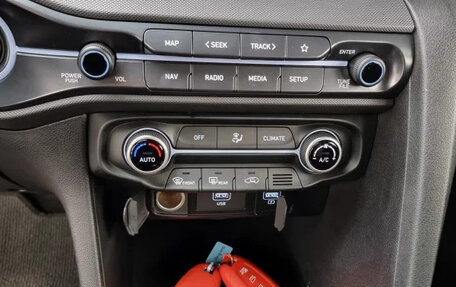 Hyundai Veloster II, 2022 год, 2 354 000 рублей, 18 фотография