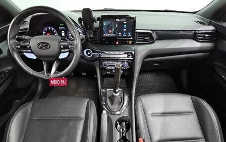 Hyundai Veloster II, 2022 год, 2 654 000 рублей, 7 фотография