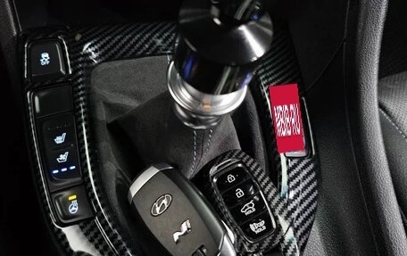 Hyundai Veloster II, 2022 год, 2 654 000 рублей, 17 фотография