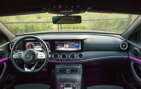 Mercedes-Benz E-Класс, 2019 год, 3 650 000 рублей, 21 фотография