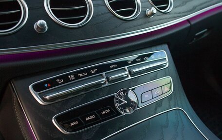 Mercedes-Benz E-Класс, 2019 год, 3 650 000 рублей, 29 фотография