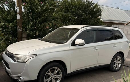 Mitsubishi Outlander III рестайлинг 3, 2013 год, 1 350 000 рублей, 1 фотография