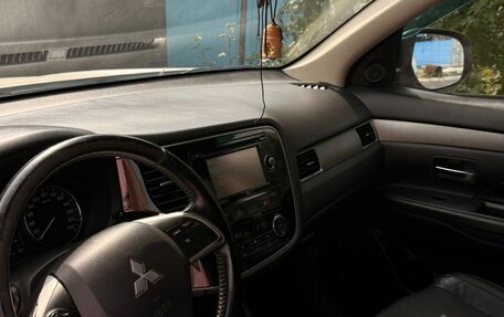 Mitsubishi Outlander III рестайлинг 3, 2013 год, 1 350 000 рублей, 4 фотография