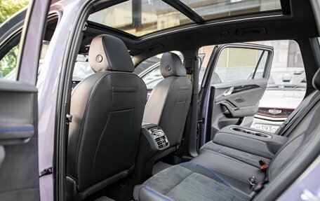 Volkswagen Tiguan, 2024 год, 5 575 000 рублей, 15 фотография