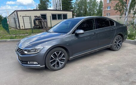 Volkswagen Passat B8 рестайлинг, 2017 год, 1 960 000 рублей, 3 фотография