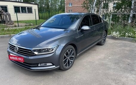 Volkswagen Passat B8 рестайлинг, 2017 год, 1 960 000 рублей, 4 фотография