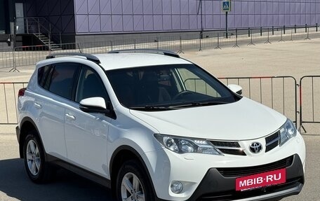 Toyota RAV4, 2014 год, 1 997 000 рублей, 4 фотография