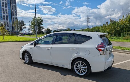 Toyota Prius Alpha I (ZVW40/41), 2018 год, 2 150 000 рублей, 3 фотография