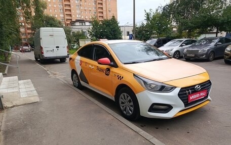 Hyundai Solaris II рестайлинг, 2018 год, 950 000 рублей, 1 фотография