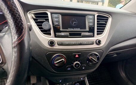 Hyundai Solaris II рестайлинг, 2018 год, 950 000 рублей, 8 фотография