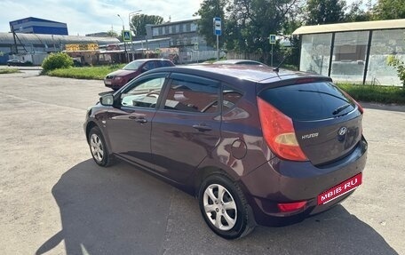 Hyundai Solaris II рестайлинг, 2011 год, 570 000 рублей, 3 фотография