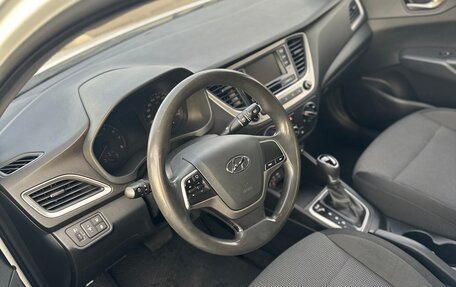 Hyundai Solaris II рестайлинг, 2017 год, 950 000 рублей, 6 фотография
