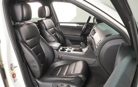 Volkswagen Touareg III, 2011 год, 2 099 000 рублей, 8 фотография