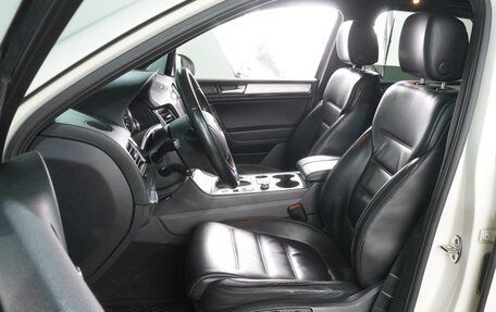 Volkswagen Touareg III, 2011 год, 2 099 000 рублей, 10 фотография