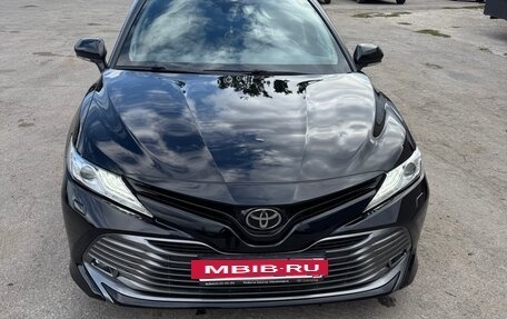 Toyota Camry, 2018 год, 2 650 000 рублей, 2 фотография