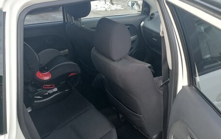 Toyota Ist II, 2002 год, 580 000 рублей, 5 фотография