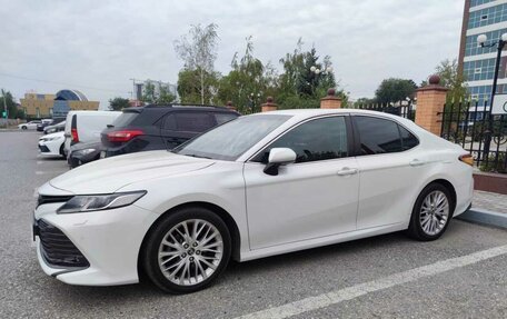 Toyota Camry, 2019 год, 2 100 000 рублей, 2 фотография