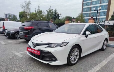 Toyota Camry, 2019 год, 2 100 000 рублей, 3 фотография