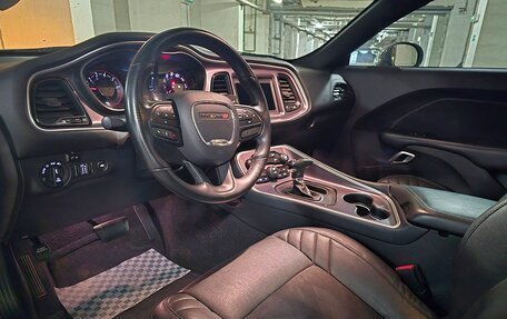Dodge Challenger III рестайлинг 2, 2020 год, 3 940 000 рублей, 6 фотография