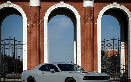Dodge Challenger III рестайлинг 2, 2020 год, 3 940 000 рублей, 4 фотография