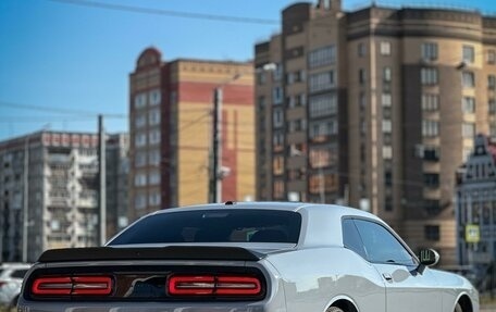Dodge Challenger III рестайлинг 2, 2020 год, 3 940 000 рублей, 2 фотография