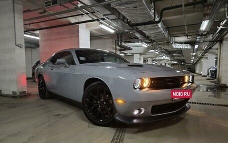 Dodge Challenger III рестайлинг 2, 2020 год, 3 940 000 рублей, 7 фотография