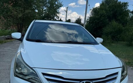 Hyundai Solaris II рестайлинг, 2014 год, 700 000 рублей, 2 фотография