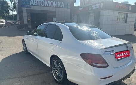 Mercedes-Benz E-Класс, 2019 год, 3 050 000 рублей, 4 фотография