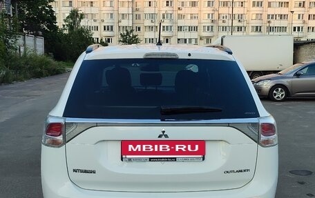 Mitsubishi Outlander III рестайлинг 3, 2013 год, 1 405 000 рублей, 4 фотография