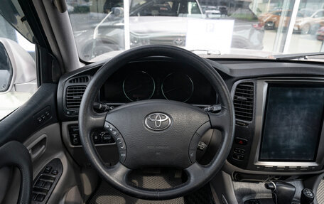 Toyota Land Cruiser 100 рестайлинг 2, 2003 год, 1 399 000 рублей, 10 фотография