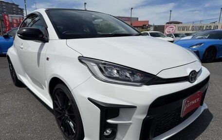 Toyota Yaris, 2022 год, 2 550 000 рублей, 2 фотография