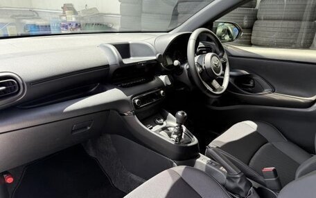 Toyota Yaris, 2022 год, 2 550 000 рублей, 11 фотография
