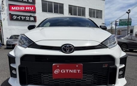 Toyota Yaris, 2022 год, 2 550 000 рублей, 3 фотография