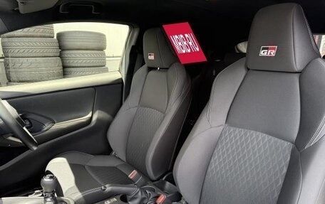 Toyota Yaris, 2022 год, 2 550 000 рублей, 13 фотография