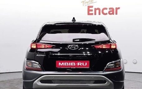 Hyundai Kona I, 2022 год, 1 590 000 рублей, 4 фотография