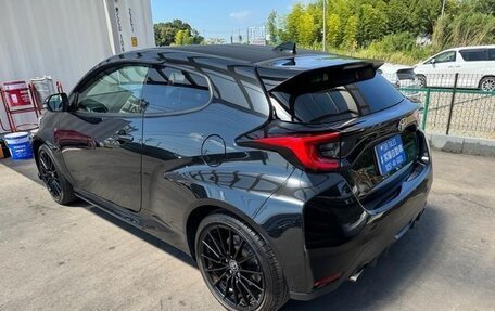 Toyota Yaris, 2022 год, 2 550 000 рублей, 8 фотография