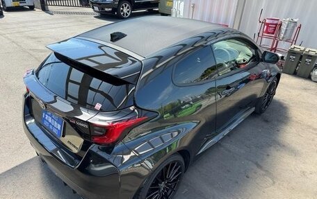 Toyota Yaris, 2022 год, 2 550 000 рублей, 10 фотография
