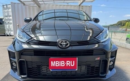 Toyota Yaris, 2022 год, 2 550 000 рублей, 5 фотография