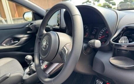 Toyota Yaris, 2022 год, 2 550 000 рублей, 22 фотография