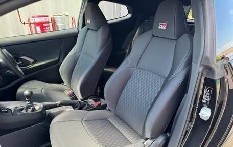 Toyota Yaris, 2022 год, 2 550 000 рублей, 31 фотография