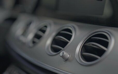 Mercedes-Benz E-Класс, 2018 год, 3 100 000 рублей, 5 фотография