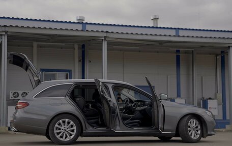 Mercedes-Benz E-Класс, 2018 год, 3 100 000 рублей, 13 фотография