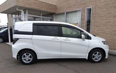 Honda Freed I, 2015 год, 900 000 рублей, 4 фотография