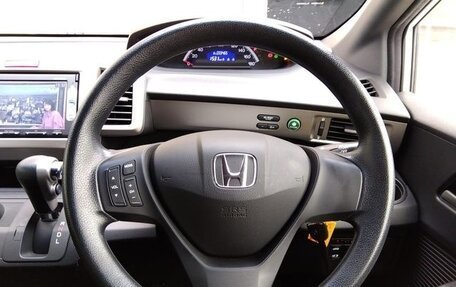 Honda Freed I, 2015 год, 900 000 рублей, 7 фотография