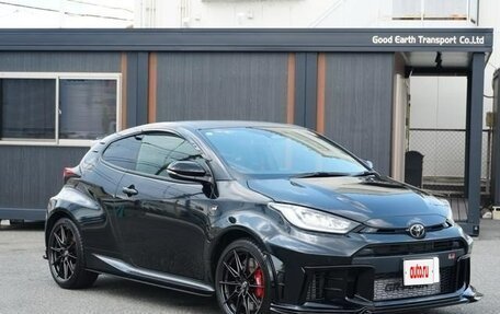 Toyota Yaris, 2022 год, 2 750 000 рублей, 1 фотография