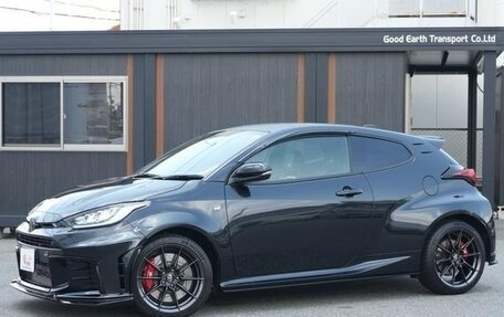 Toyota Yaris, 2022 год, 2 750 000 рублей, 4 фотография