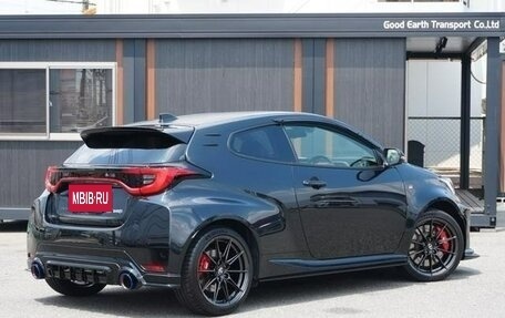 Toyota Yaris, 2022 год, 2 750 000 рублей, 8 фотография