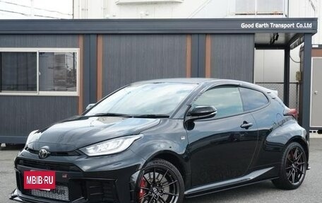 Toyota Yaris, 2022 год, 2 750 000 рублей, 3 фотография