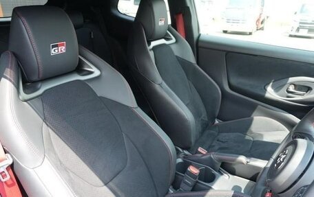 Toyota Yaris, 2022 год, 2 750 000 рублей, 10 фотография